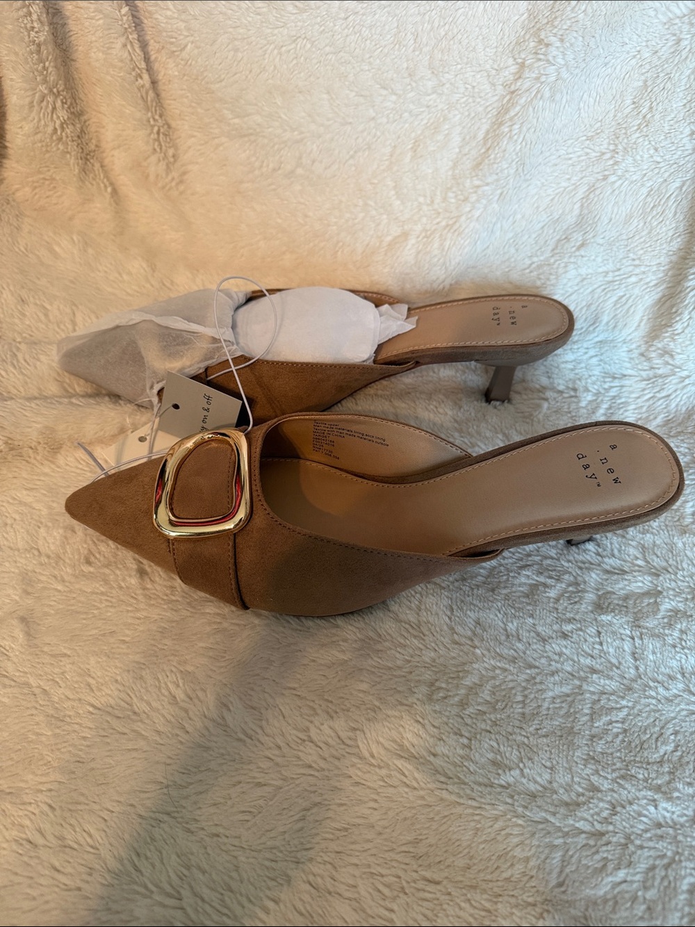 A New Day Larissa Beige Pointed Toe Gold Buckle Kitten Heel Mules Womens 8 NEW - Picture 6 of 10
